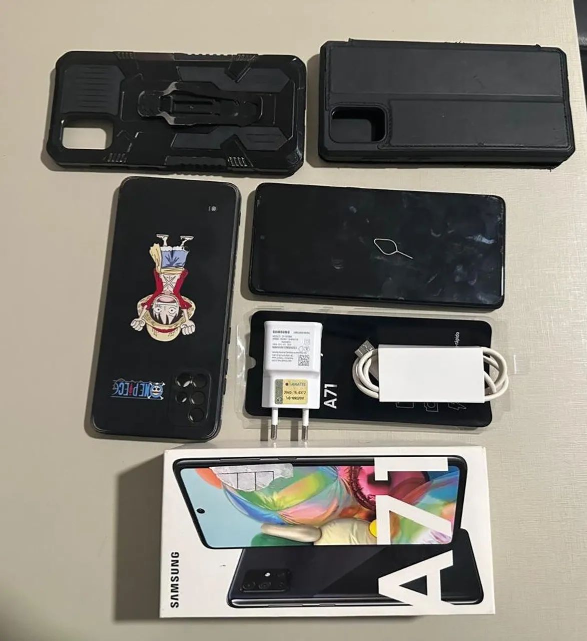 Samsung  A71 Samsung, acomodação 3 capinha, carregador e está de película NÃO tá quebrado 