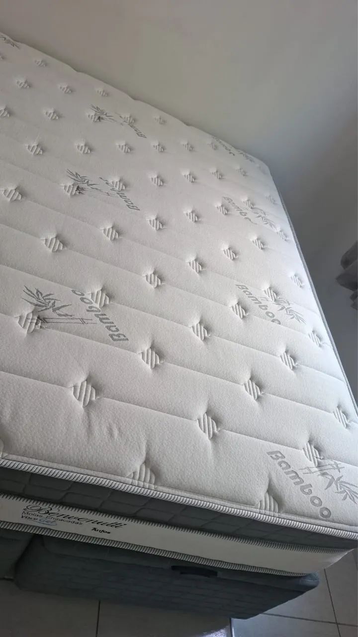 Vendo cama box casal querem com baú