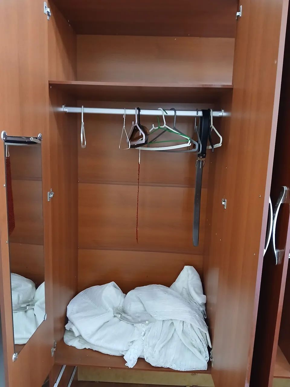 Guarda Roupa grande com 6 gavetas  - Foto 3