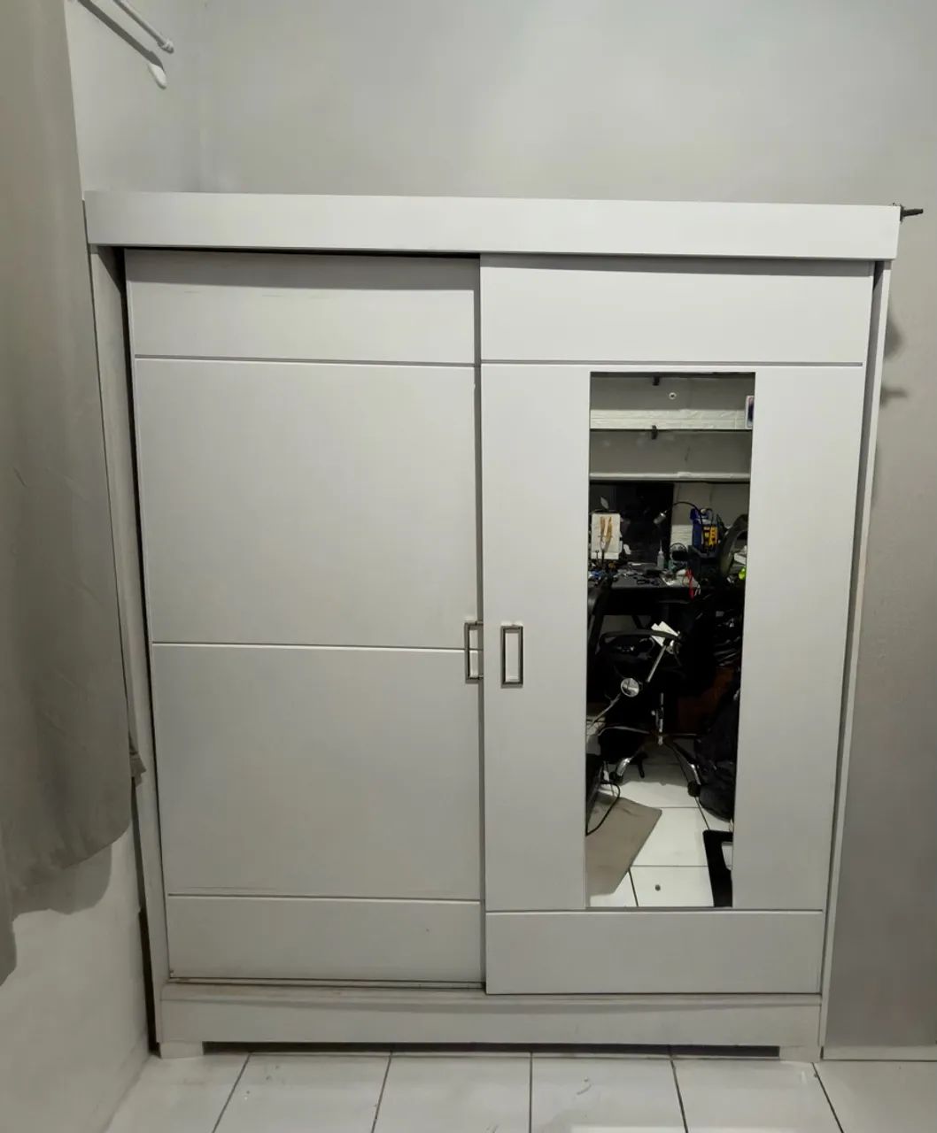 Guarda roupa porta de correr com espelho 