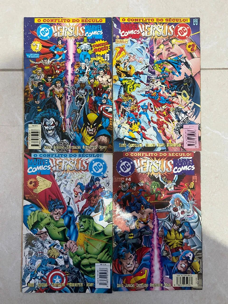 DC vs MARVEL COLEÇAO COMPLETA COM 4 HQS DC COMICS