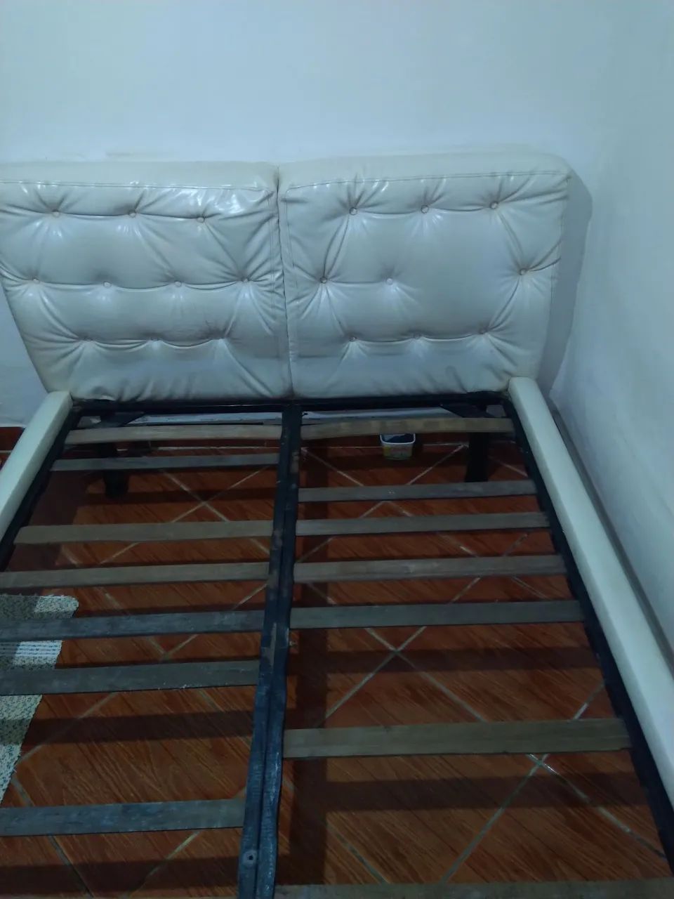 Cama de casal Tok stok com encosto 