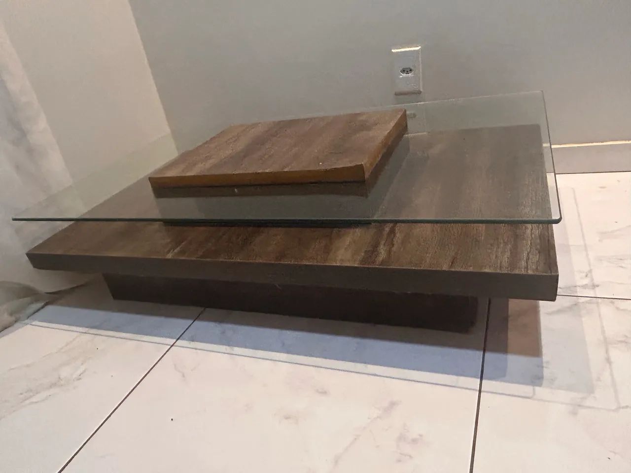 Mesa de centro de madeira e vidro - Foto 2