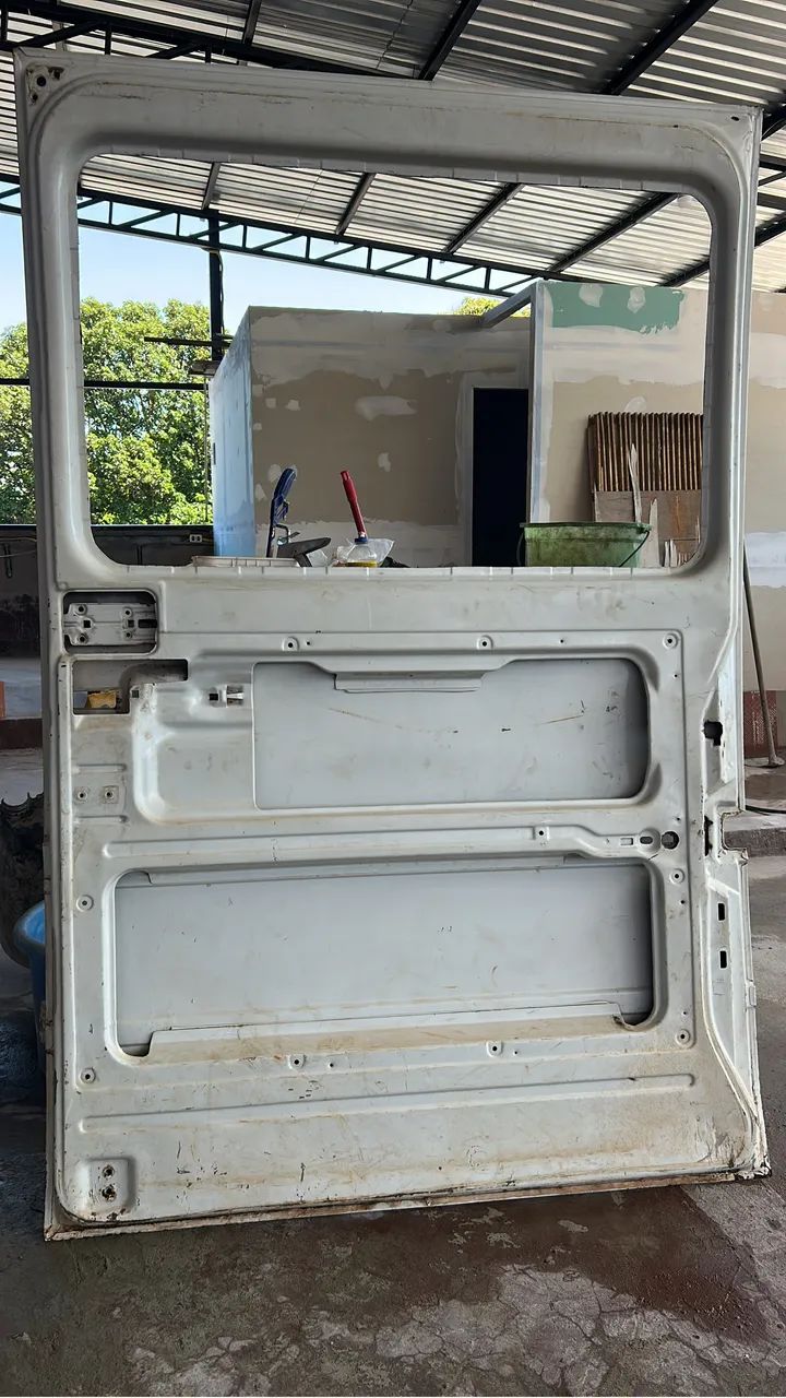 Vendo 5 rodas originais e uma porta lateral da sprinter 2006 - Foto 2