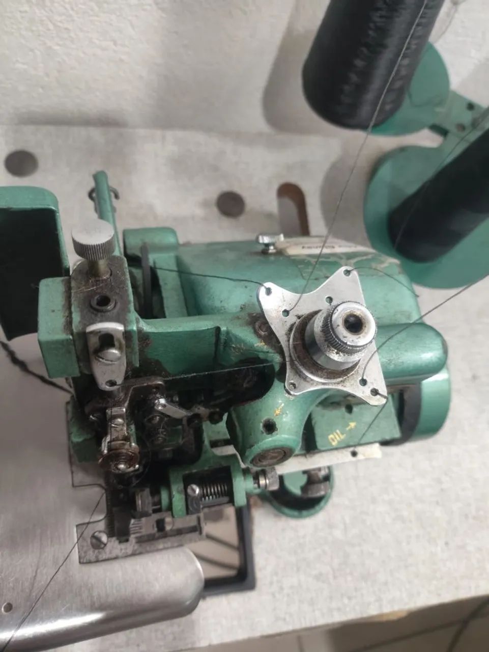 Máquina de costura Overlock