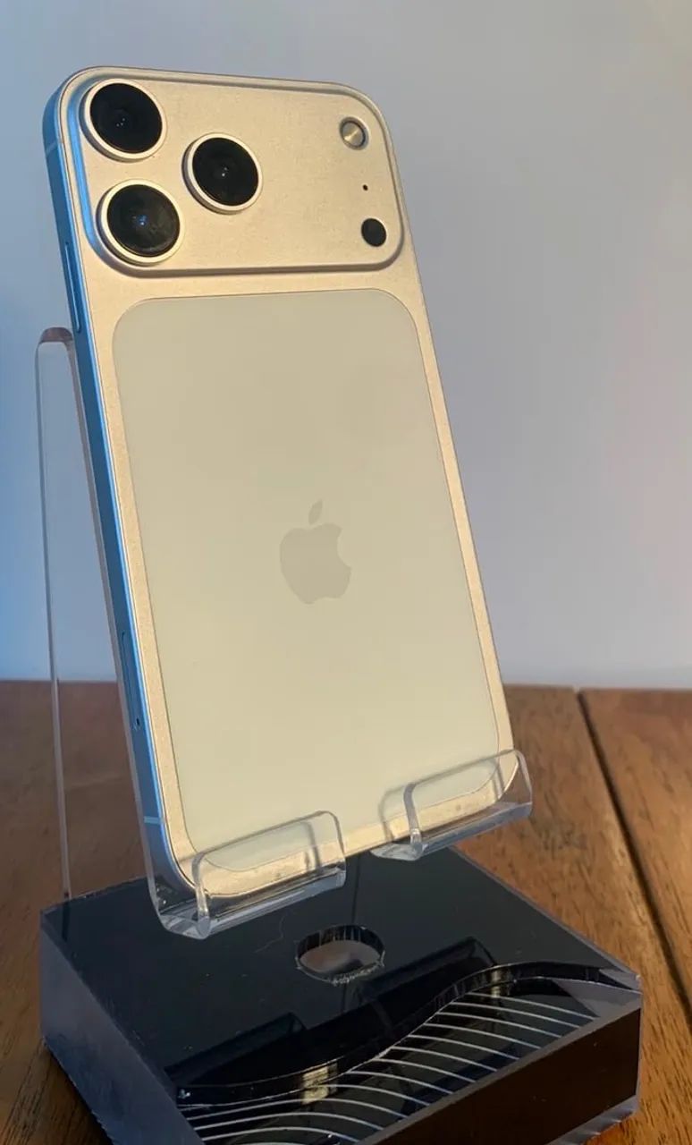 Celular IPhone XR transformado 17pro 