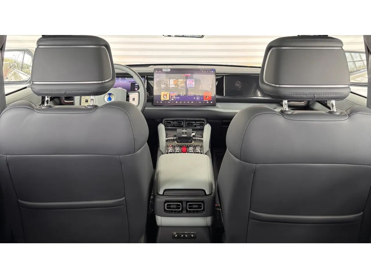 Denza B5 SUV híbrido plug-in, foto 13 de 15