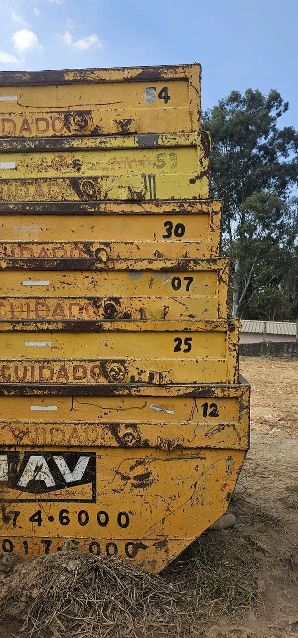 OPORTUNIDADE !!! CAÇAMBA ESTACIONÁRIA PARA ENTULHO 4M³