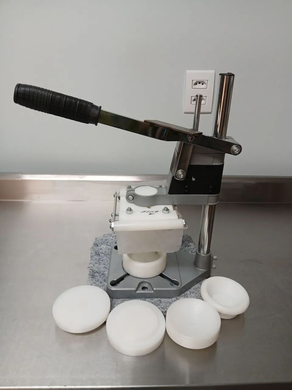 Máquina de Produzir Empadas com Extrator de formas 