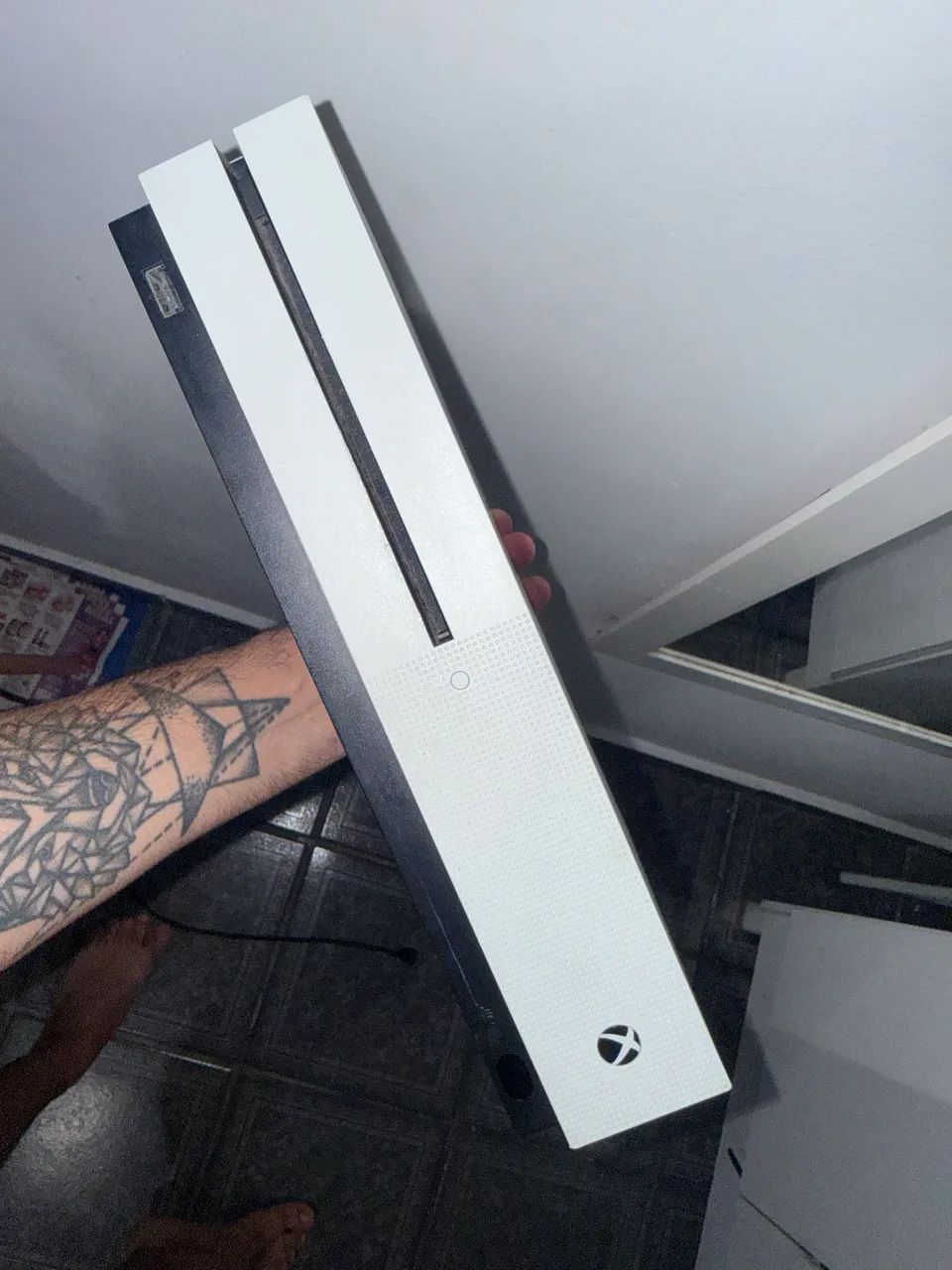 Xbox one 1tb - Foto 2
