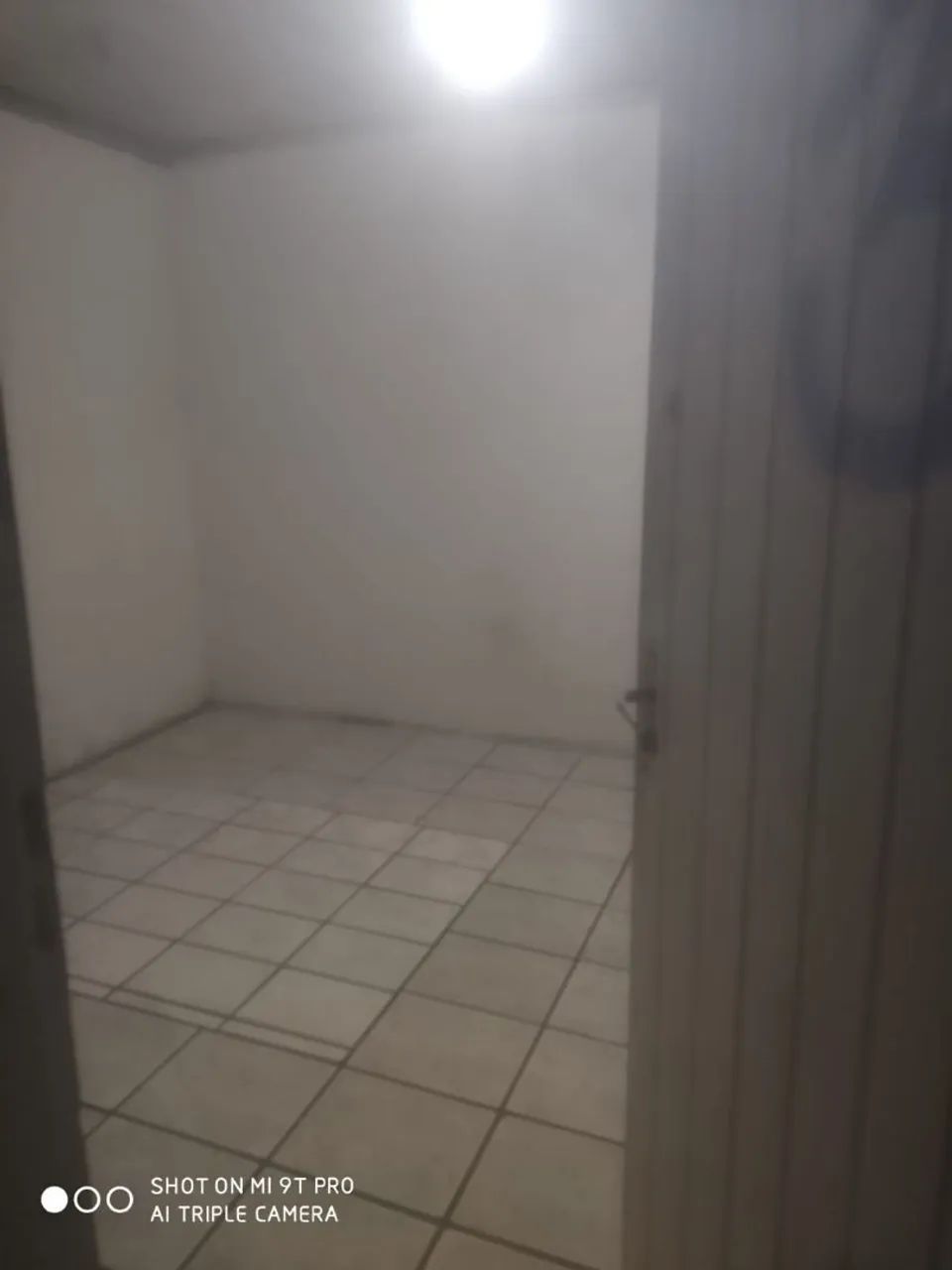 Quarto com Banheiro (Aluga-se) (Uberaba)