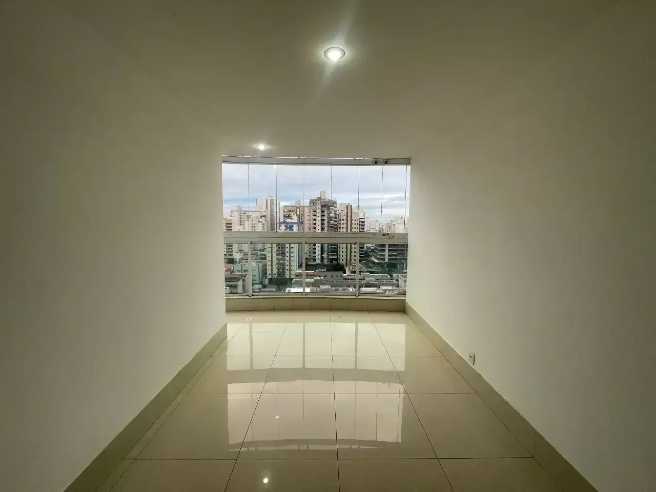 Apartamento com 2 Quartos para alugar, 70m² - Itapuã