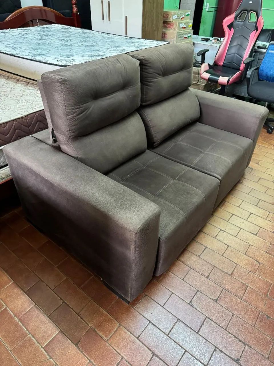 Vendo sofá retrátil e reclinável marrom 