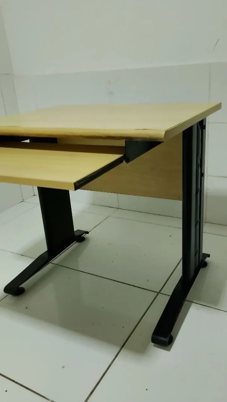 Mesa de madeira e aço para computador - Foto 5