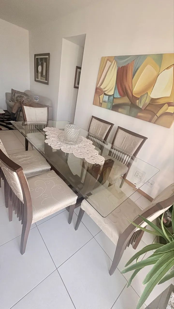 Conjunto de mesa e cadeiras em ótimo estado 
