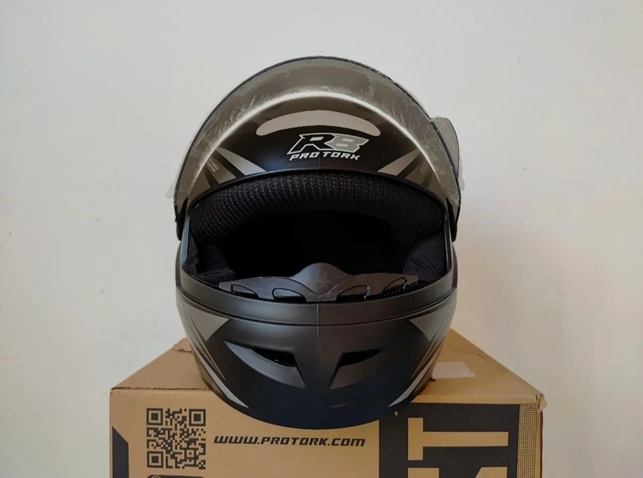 Capacete R8 Novo, Tamanho 58 A VISTA  - Foto 2