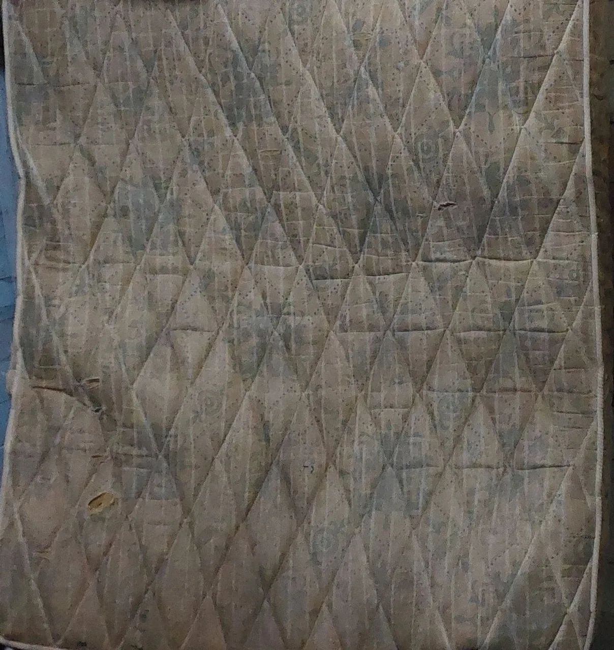 Vendo um colchão de casal de mola 150