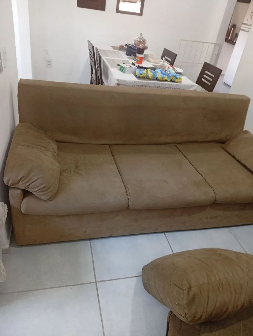 Sofá três lugares 