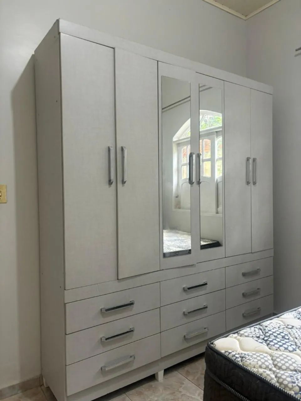 GUARDA-ROUPA E CAMA CASAL