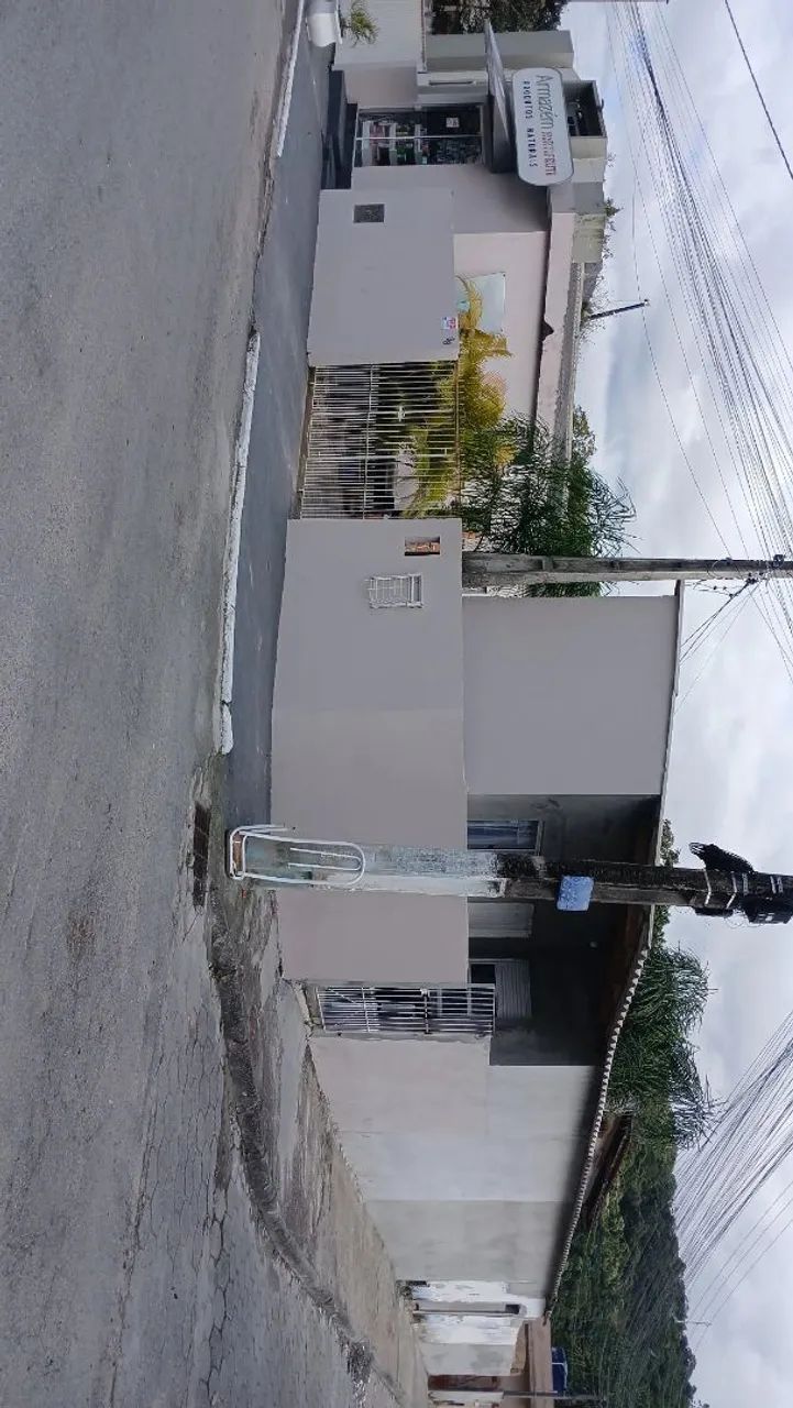 Vendo casa com mais 2 kitnet prontos mais 1 sala comercial tudo pronto !  - Foto 2