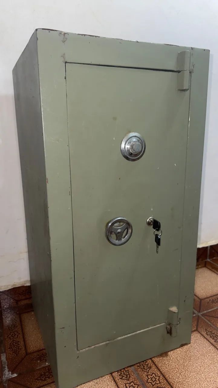 Cofre antigo de ferro, com chave e segredo (preço abaixo para desfazer) - Foto 4