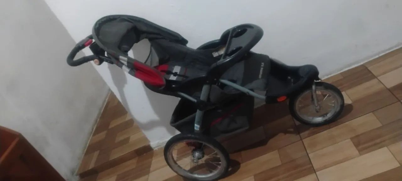 Carrinho de bebê com rodas de pneu - Foto 3