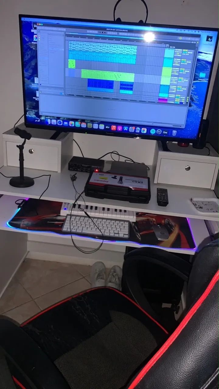 VENDO MESA 