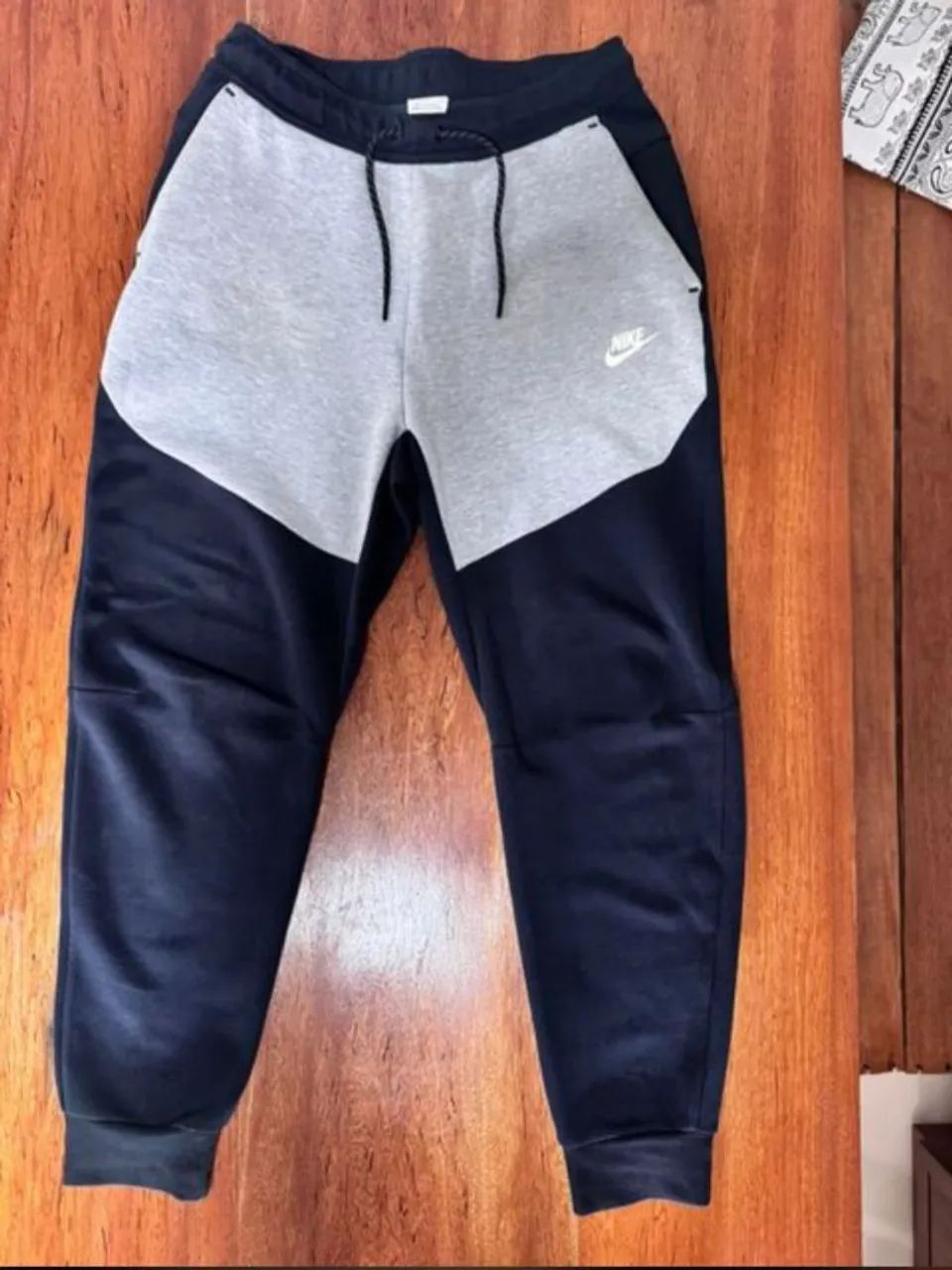 calça nike tech fleece cinza e preta - Foto 2