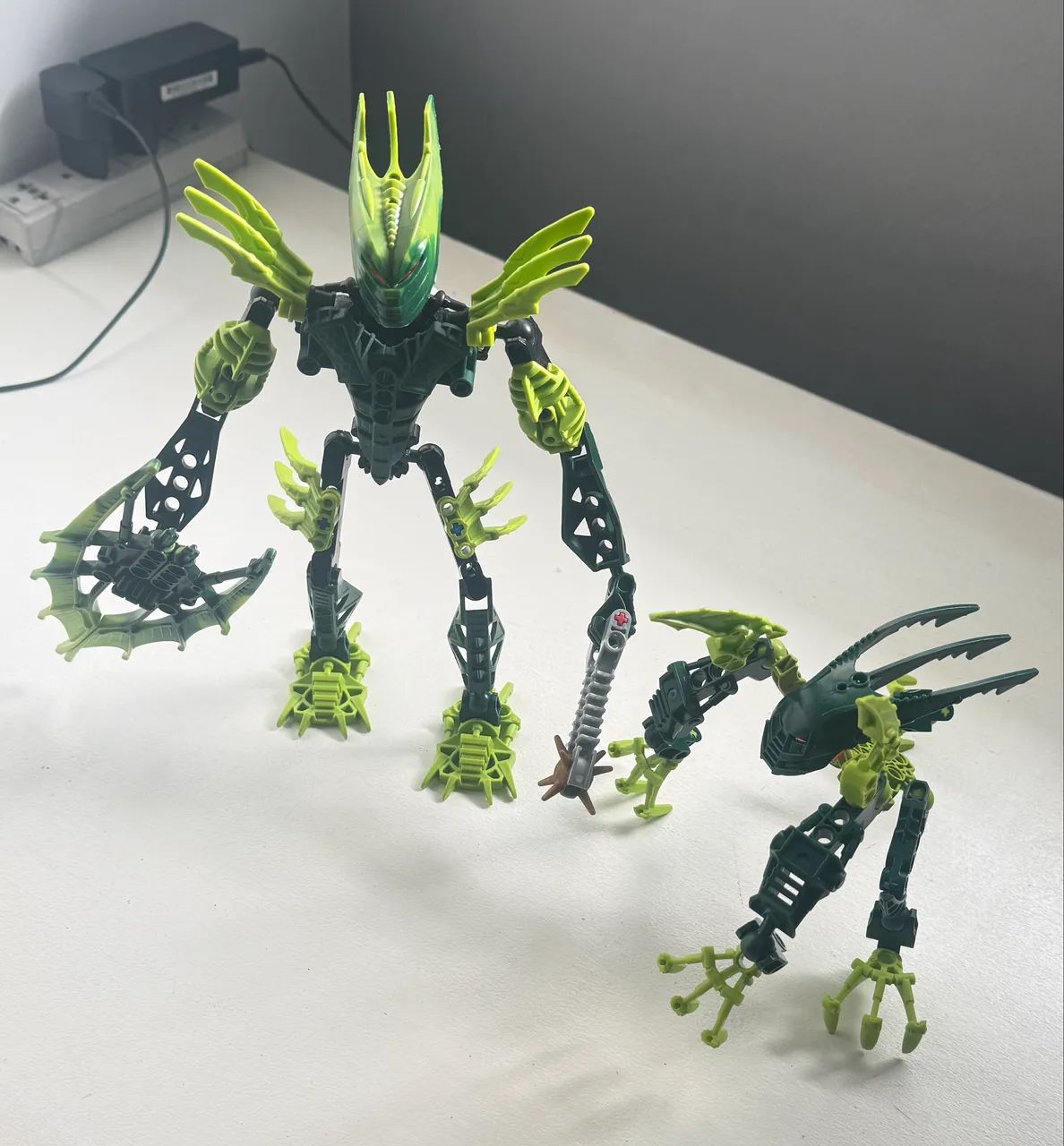 Conjunto LEGO Bionicle - modelos 8980 e 8974