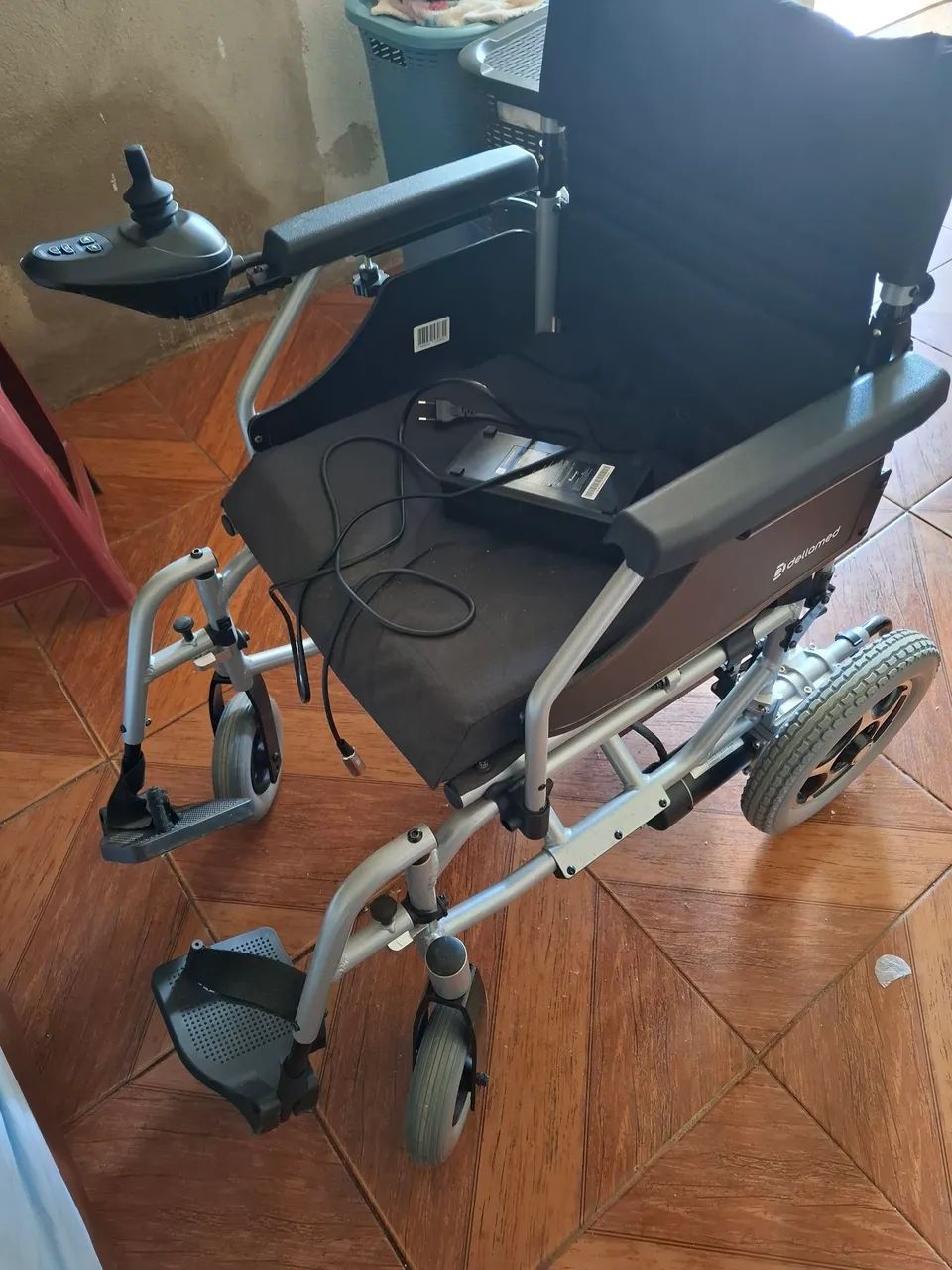 Vendo cadeira de rodas elétrica 