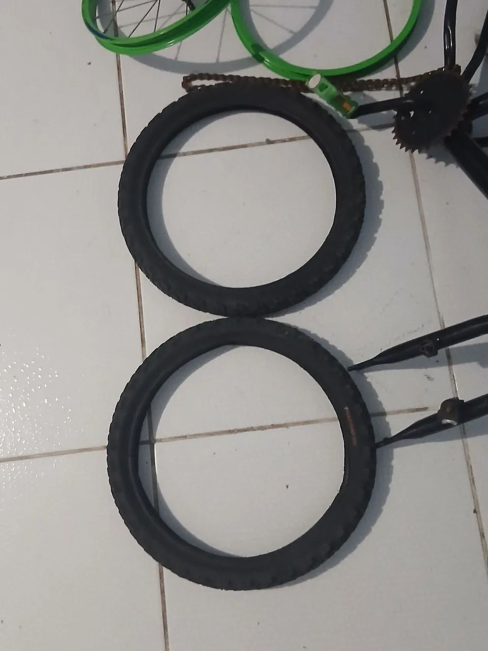 Quadro, dois pneus usados é dois aros velhos - Foto 2