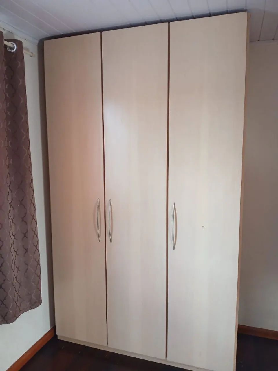Guarda roupa de solteiro 