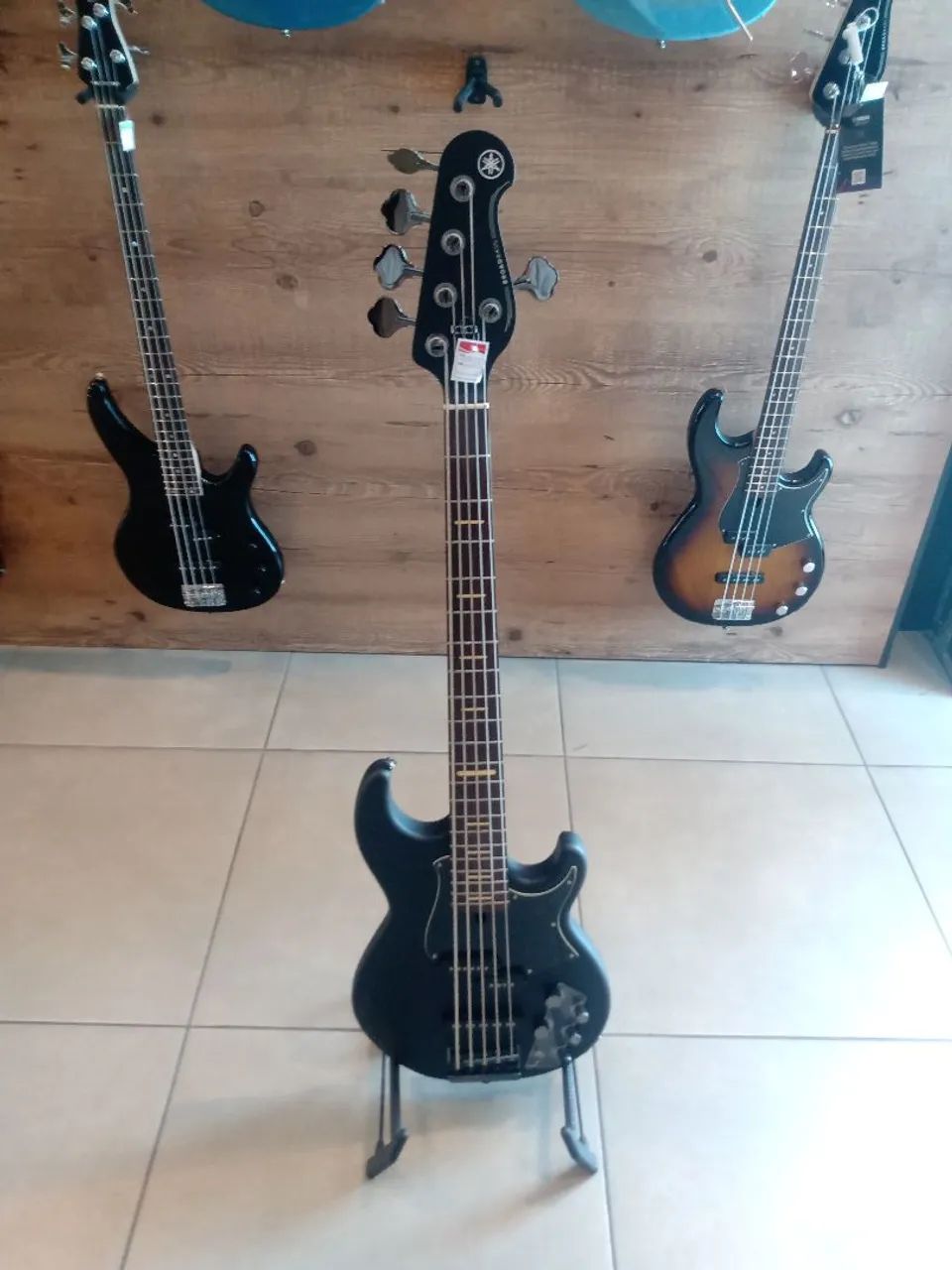 Baixo Yamaha 