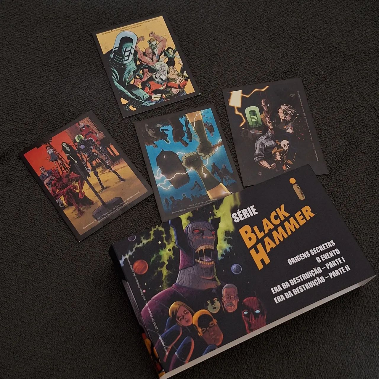 COLEÇÃO BLACK HAMMER + CARDS ( 4 VOLUMES) - Livros e revistas