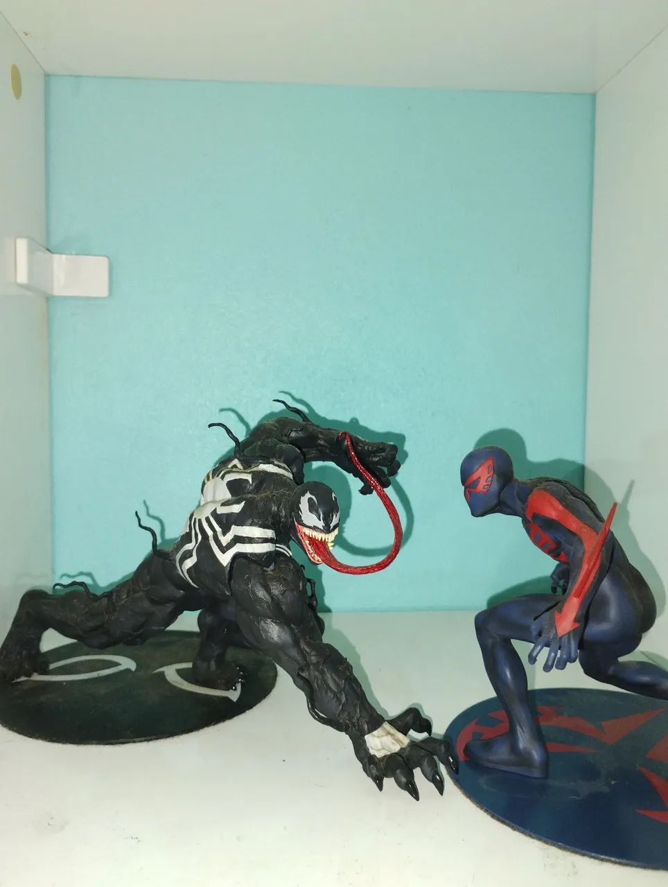 VENOM E HOMEM SRANHA. ACTION FIGURES KOTOBUKYIA - Foto 2