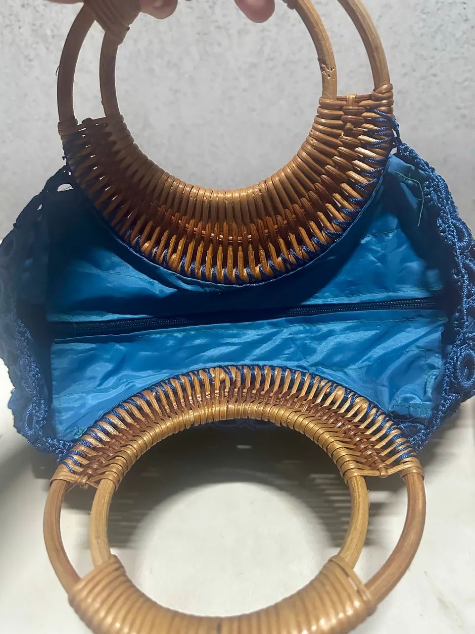 Bolsa de crochê com alça de rattan - Foto 2