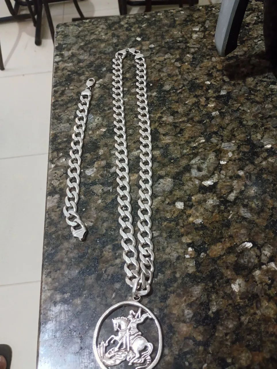 Cordão e pulseira de prata 