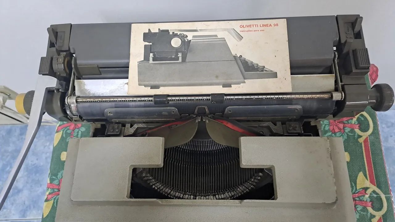 Máquina de escrever ( Olivetti Linea 98 ) - Foto 2