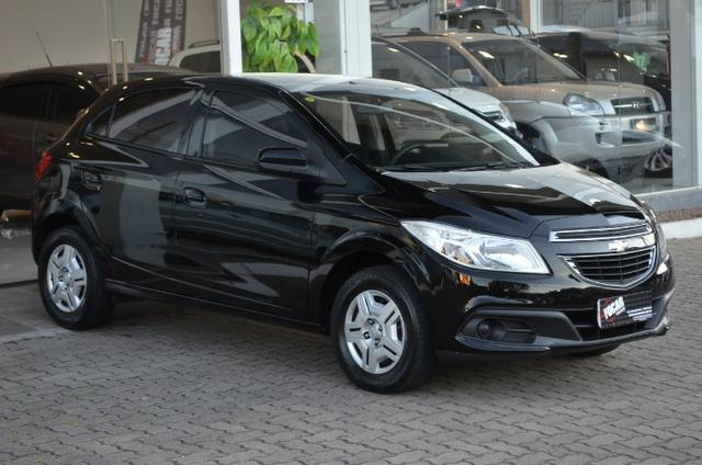 Gm - Chevrolet Onix 1.0 lt flex manual *único dono * 58.000 km - Foto 2