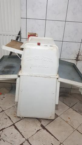 Vende-se modeladora de massas. valor 1.900 reais funcionando em perfeito estado - Foto 2