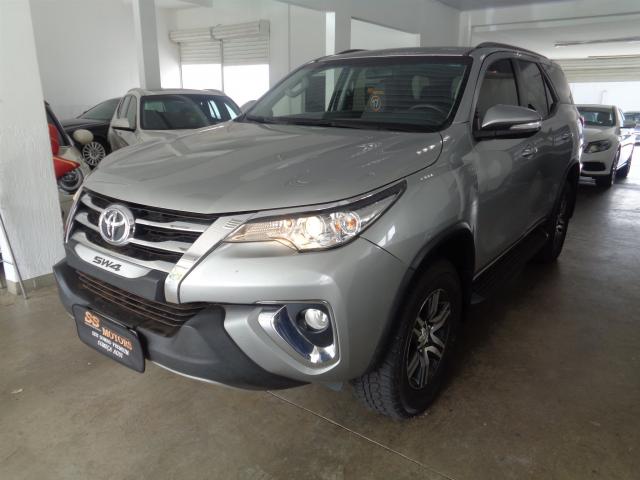 TOYOTA HILUX SW4 2017/2017 2.7 SR 4X2 16V FLEX 4P AUTOMÁTICO 5 lugares - Foto 2