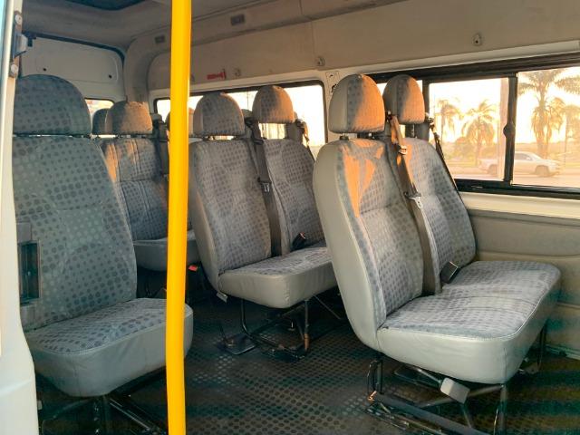 Ford Transit 350L 2013 excelente estado. Opção 20 lugares Ac Troca Ducato Sprinter master - Foto 15