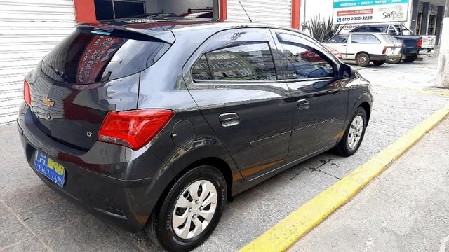 Gm chevrolet onix LT motor 1.0 flex spe/4 c manual 6 marchas 4p cinza ano 2018 35.000km. - Foto 4