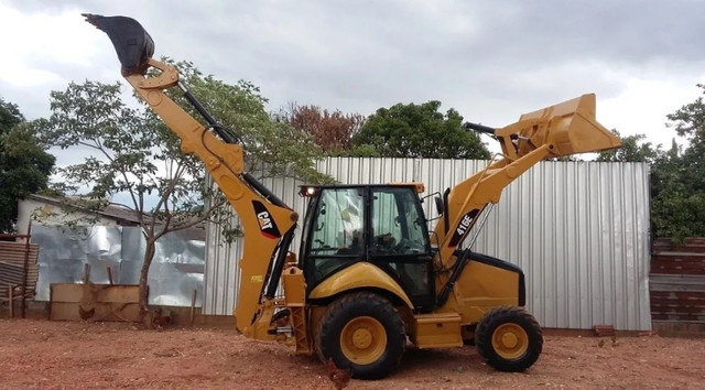 Retroescavadeira Cat 416e 4x4 - 2015/2015