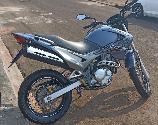 VENDO MOTO FALCON NX 400