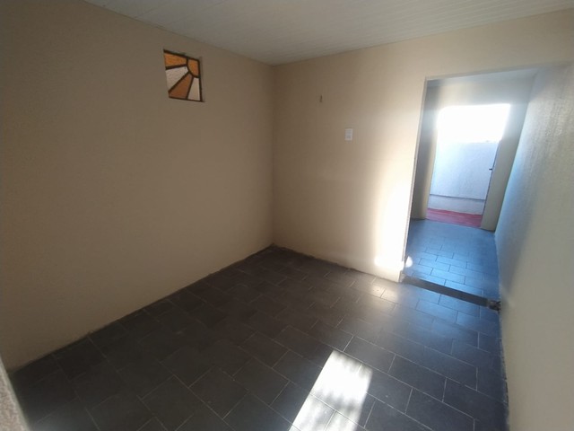 Apartamento para aluguel possui 40 metros quadrados com 1 quarto em Dom Lustosa - Fortalez - Foto 4