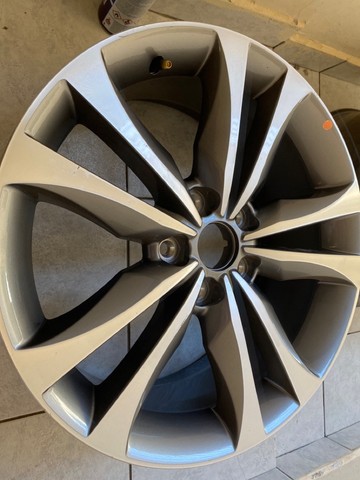 Roda Hyundai Santa Fé aro 18 original unidade valor mínimo consulte o jogo 
