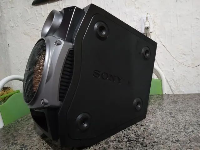 Vendo caixa de som Sony em excelente estado de conservação . Graves forte bate certo 