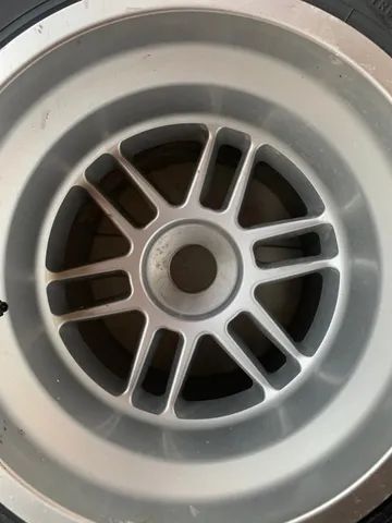 Roda e Pneu Formula 1 ano 2016 - Foto 5