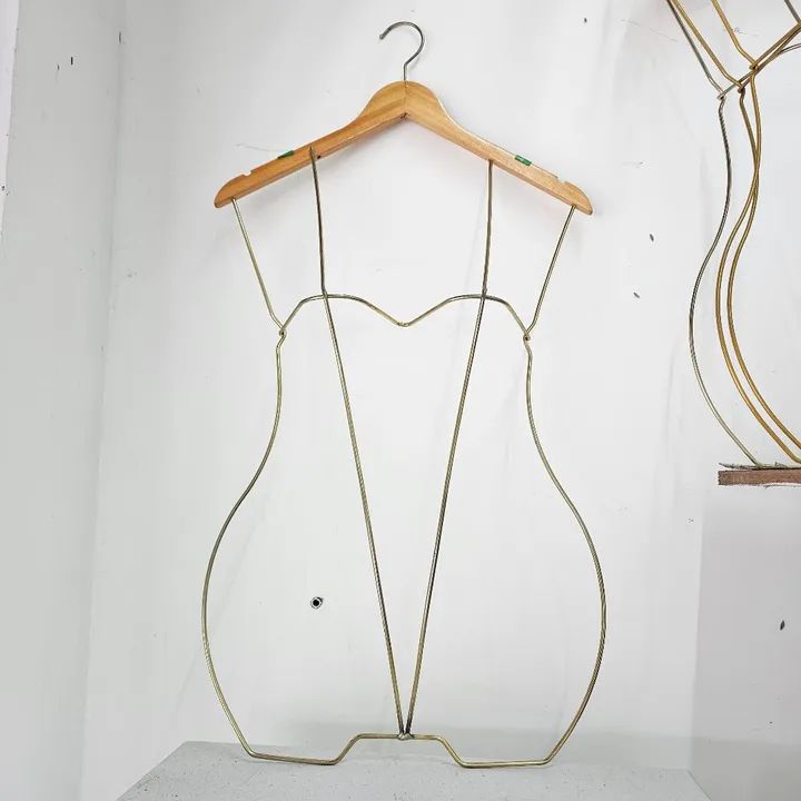 Cabide manequin silhueta dourado  - Foto 2